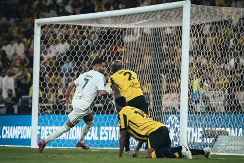 دقيقة بدقيقة.. الاتحاد 0-1 أهلي جدة.. رياض محرز يسجل (صور)